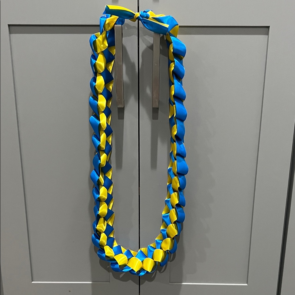 Graduation ribbon lei